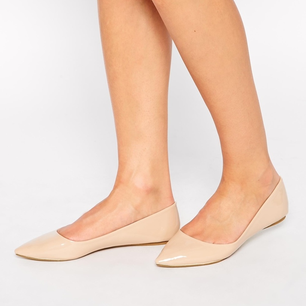 London Rebel Sea Nude Point Flat Shoes in Natural